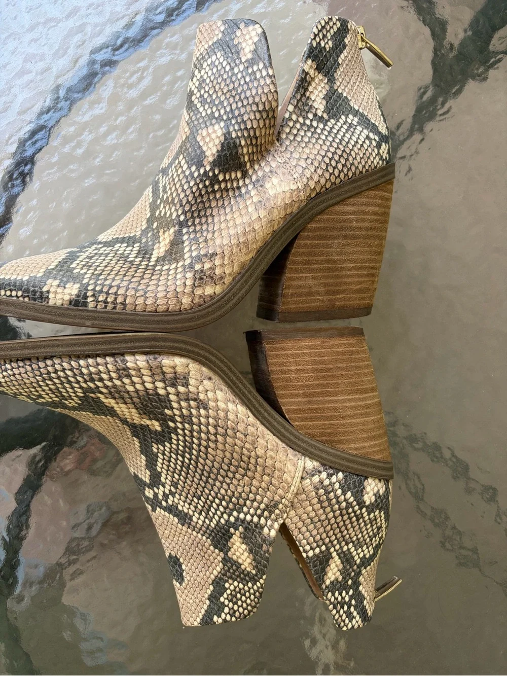 Vince Camuto women’s Gigietta Snakeskin booties, Size 8.5 Preowned